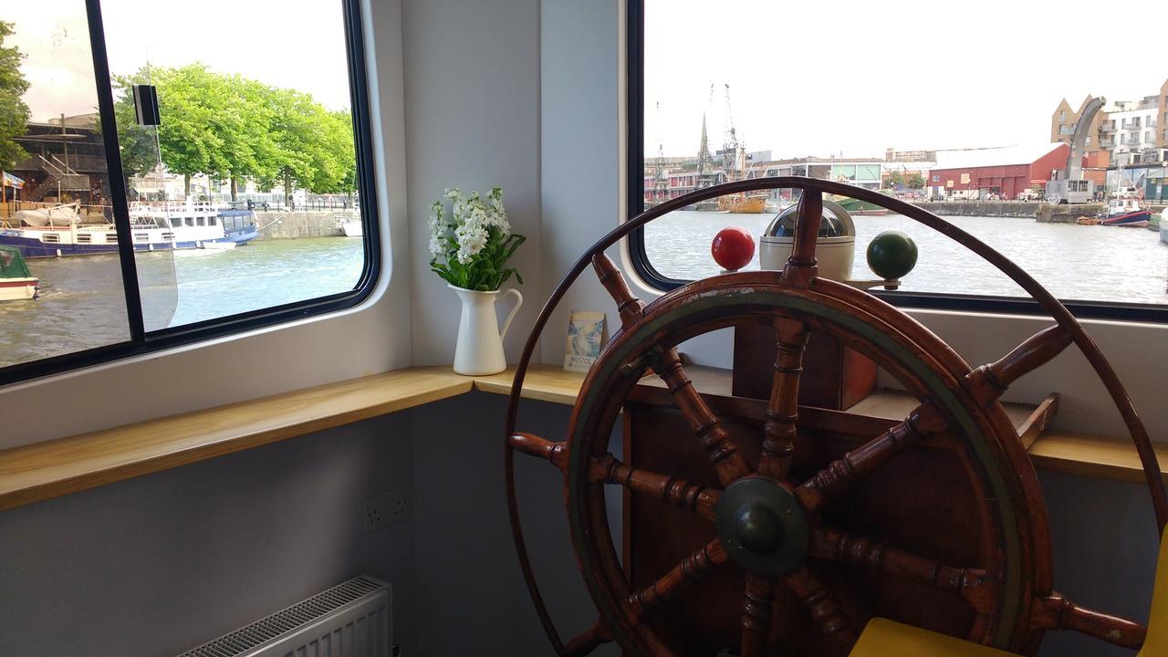 Kyle Blue - Bristol Harbour Luxury Hostel Boat Exterior photo