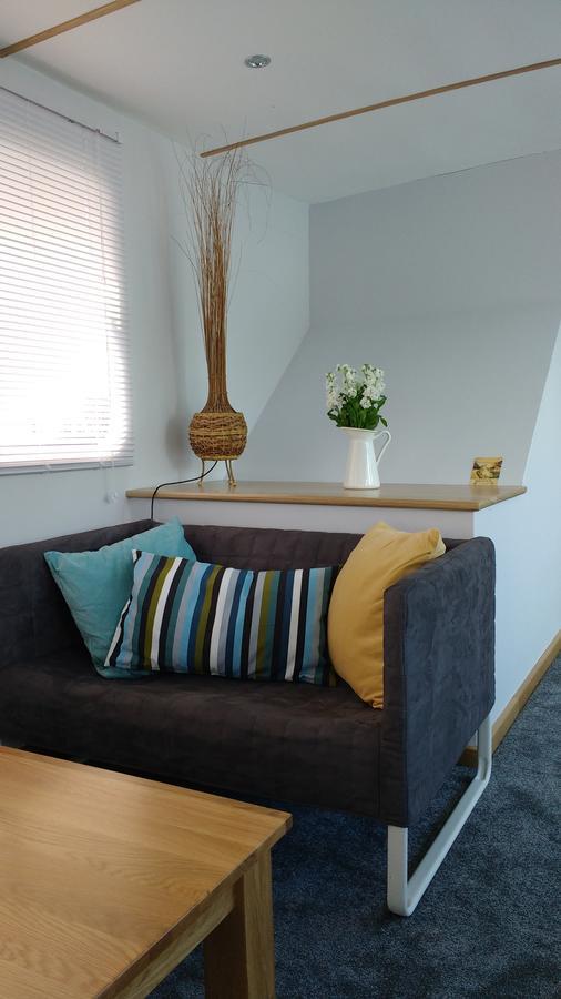 Kyle Blue - Bristol Harbour Luxury Hostel Boat Exterior photo