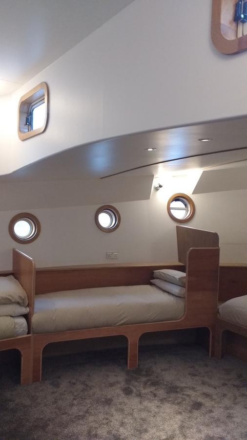 Kyle Blue - Bristol Harbour Luxury Hostel Boat Exterior photo
