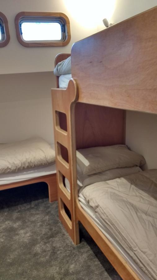 Kyle Blue - Bristol Harbour Luxury Hostel Boat Exterior photo