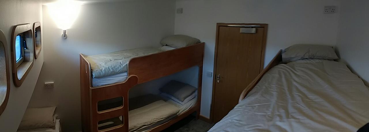 Kyle Blue - Bristol Harbour Luxury Hostel Boat Exterior photo