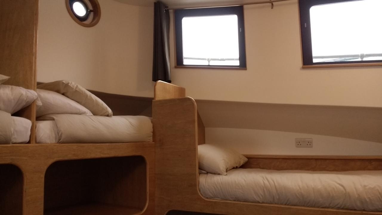 Kyle Blue - Bristol Harbour Luxury Hostel Boat Exterior photo