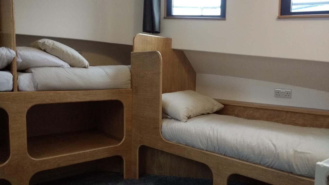 Kyle Blue - Bristol Harbour Luxury Hostel Boat Exterior photo