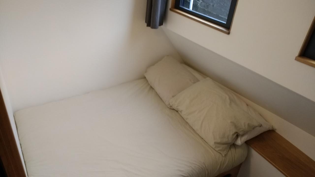 Kyle Blue - Bristol Harbour Luxury Hostel Boat Exterior photo
