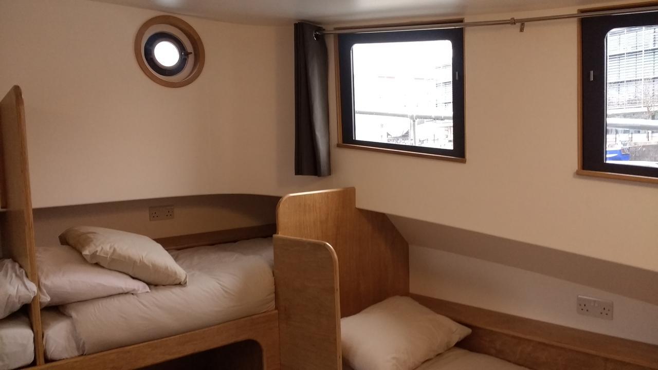 Kyle Blue - Bristol Harbour Luxury Hostel Boat Exterior photo