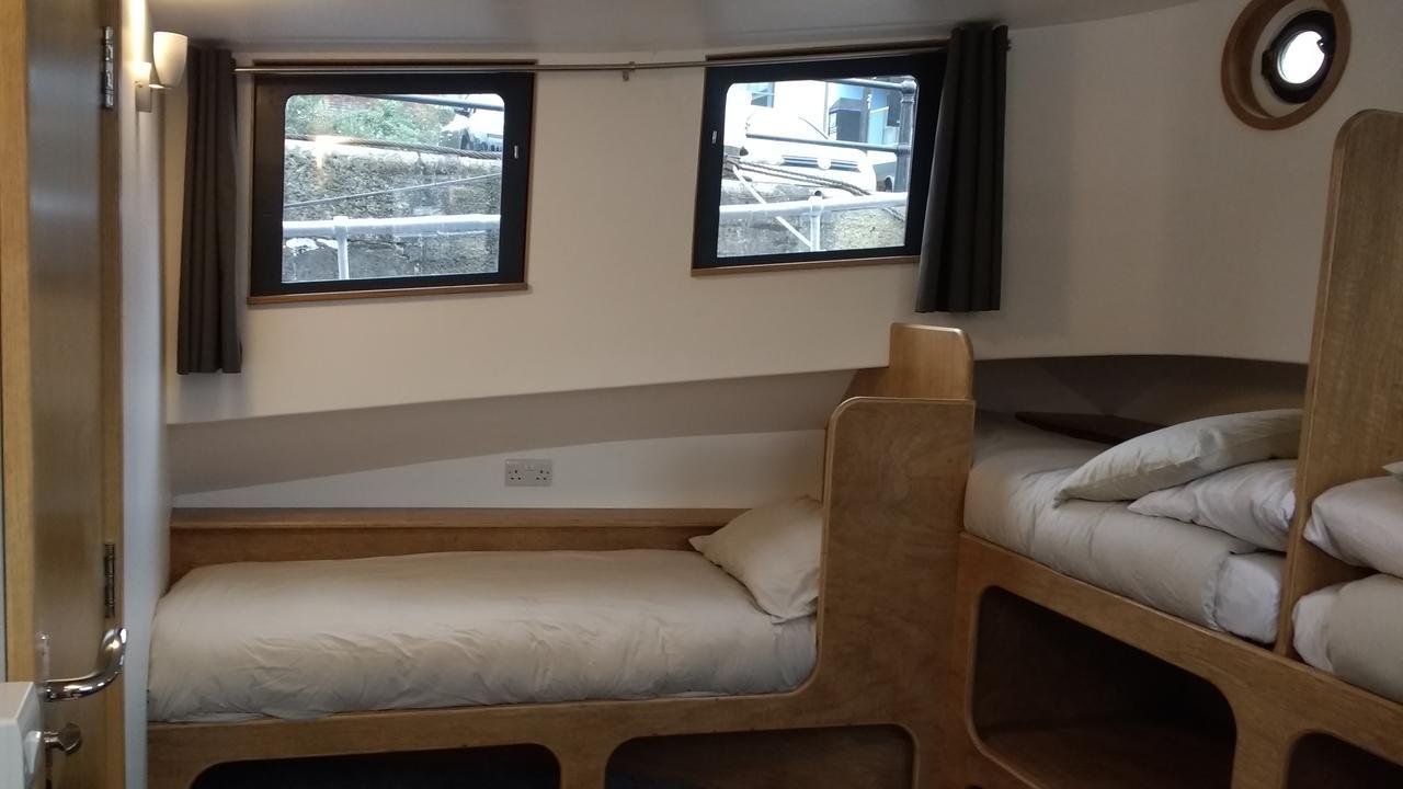 Kyle Blue - Bristol Harbour Luxury Hostel Boat Exterior photo