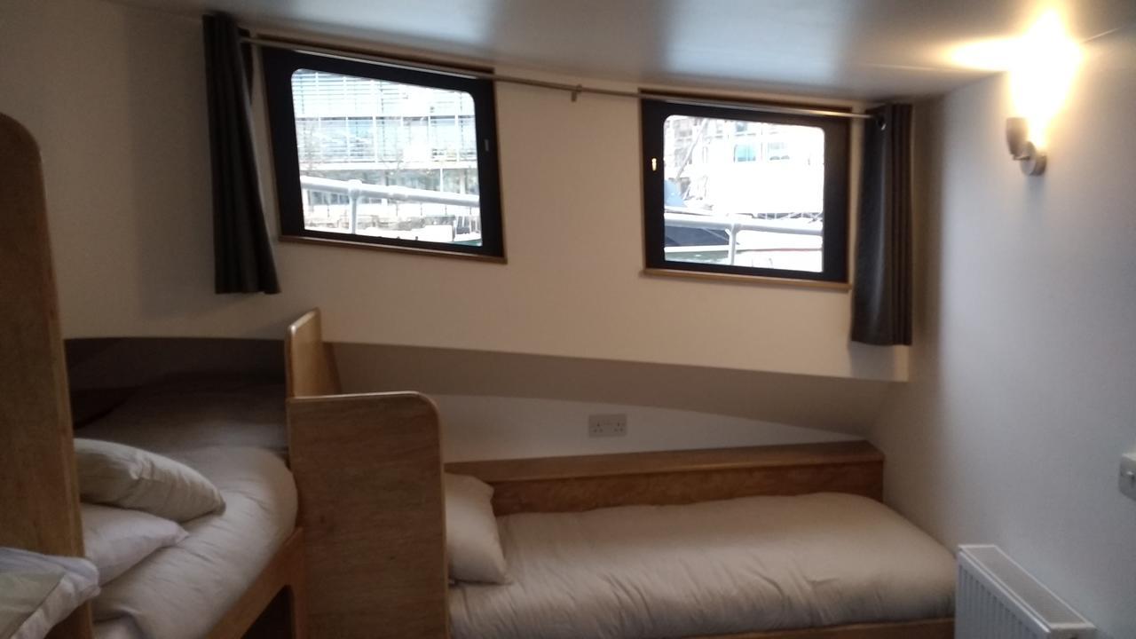 Kyle Blue - Bristol Harbour Luxury Hostel Boat Exterior photo